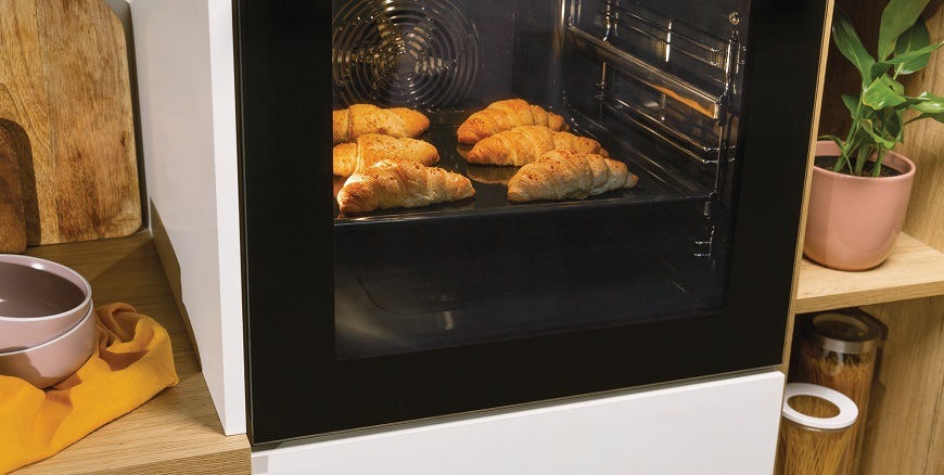 Vestavná trouba Gorenje BO6735E02BK, černá, FrozenBake