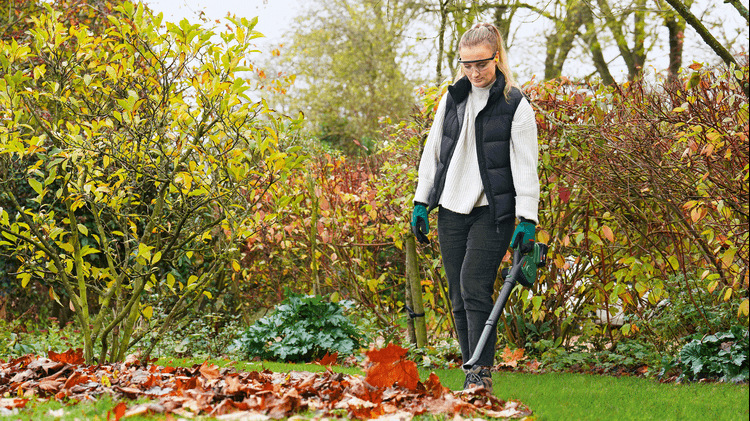 Bosch UniversalLeafBlower 18V-130 (s baterií)