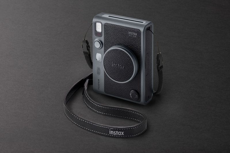 Fujifilm Instax mini EVO, tmavě stříbrná