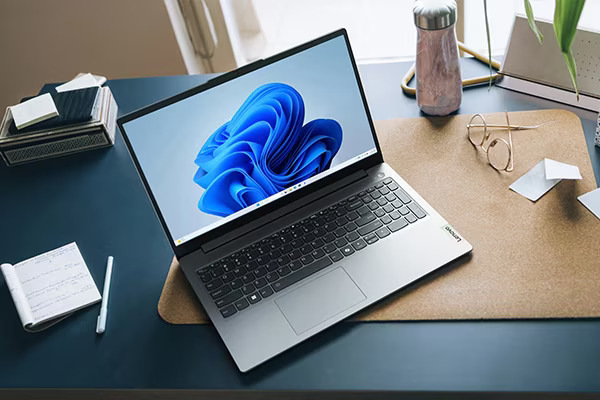 Lenovo IdeaPad Slim 3 15IAH8, šedá