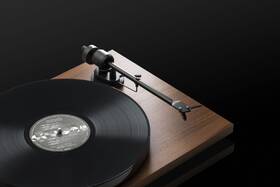 Gramofon Pro-Ject E1 PHONO hnědá barva
