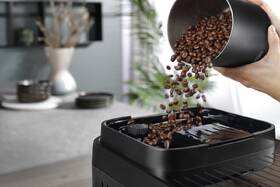 Espresso De'Longhi ECAM 310.80.SB černá barva
