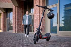 Elektrická koloběžka Segway ZT3 Pro E antracitová barva
