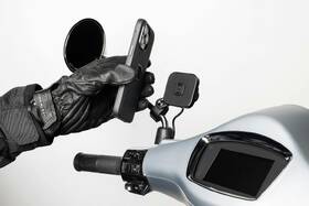 Držák na mobil Peak Design Motorcycle Mount Mirror Mount: Charging černá barva
