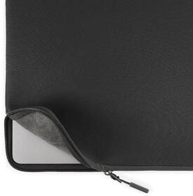 Pouzdro Pipetto Classic Fit Sleeve na MacBook Air 15" černá barva
