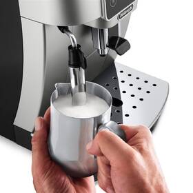 Espresso De'Longhi ECAM 220.31.SB černá barva
