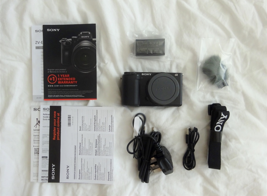 Digitální fotoaparát Sony ZV-E10 obsah balení