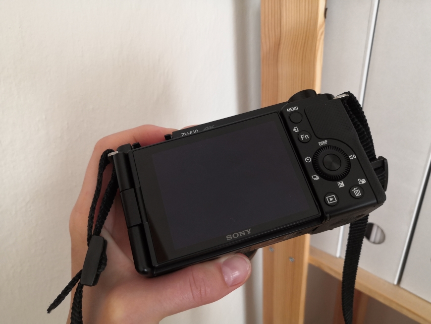 Digitální fotoaparát Sony ZV-E10 displej a ovládací tlačítka