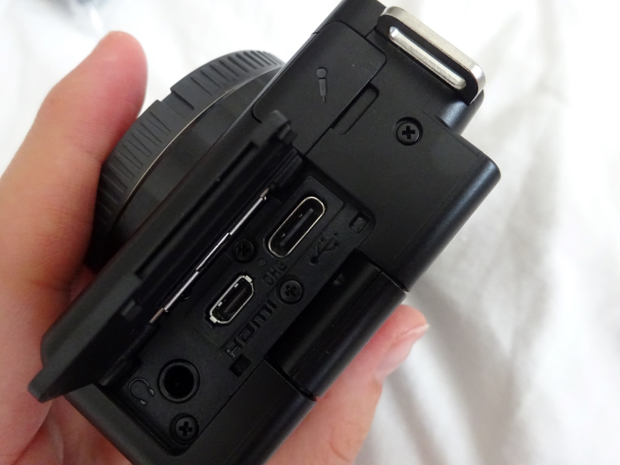 Digitální fotoaparát Sony ZV-E10 vstupy