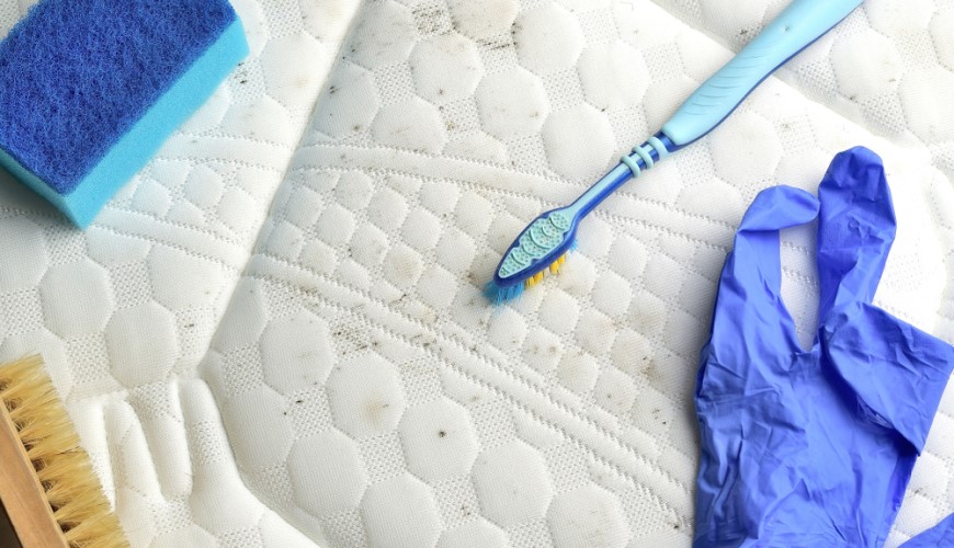 Jak odstranit plíseň z matrace