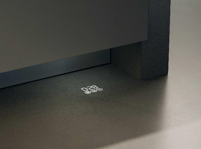 Vestavná myčka Haier Xynergy: Mimořádná úspora s tepelným čerpadlem promítání času na podlahu vestavné myčky Haier Xynergy