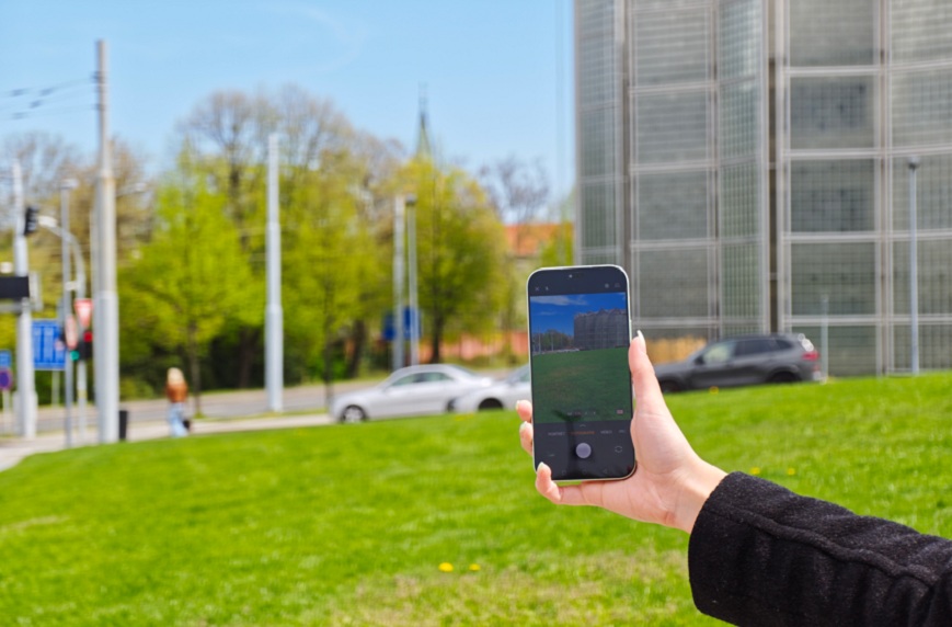 Recenze: Honor 600 Lite – stylová designovka s nepřekonatelnou výdrží Záběr na otevřený fotoaparát v mobilu Honor 600 Lite.