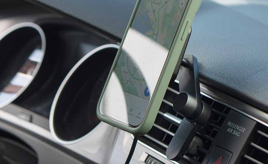 Jak vybrat držák na mobil? držák na mobil uchycený ve ventilaci