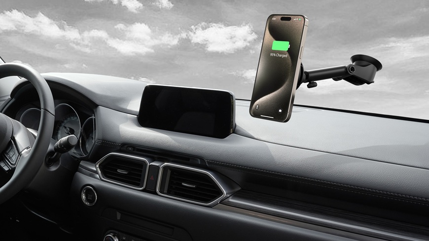 Jak vybrat držák na mobil? nabitý mobil v držáku s bezdrátovým nabíjením