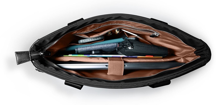 PORT DESIGNS Muse Signature ECO: Elegantní řešení pro notebook i každodenní život Pohled na vnitřní část černé brašny PORT DESIGNS Muse Signature ECO 16