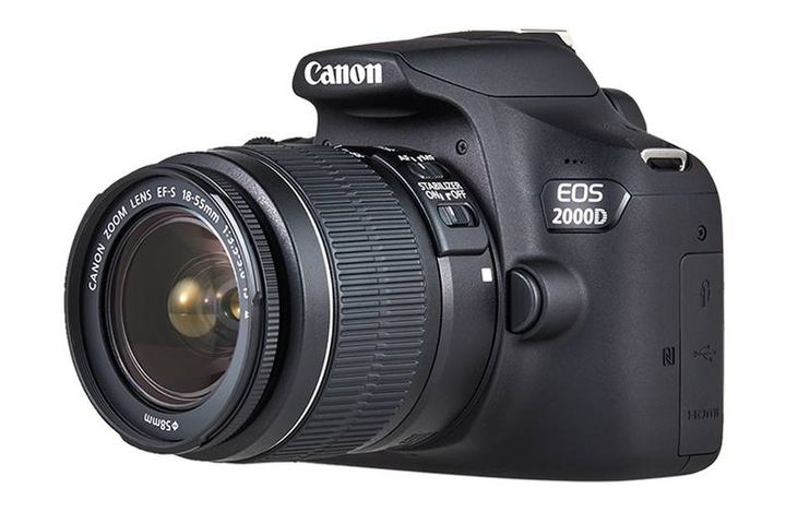 Canon EOS 2000D: Zrcadlovka, která to natře fotomobilům