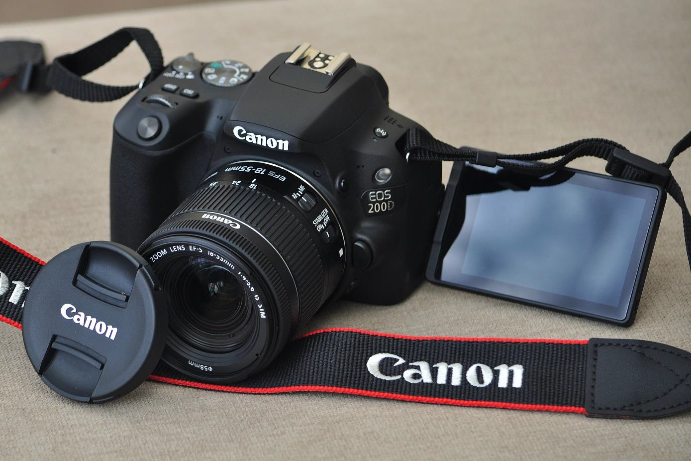 Canon EOS 200D poprvé