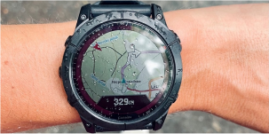 hodinky Garmin Fénix 7x  Solar Sapphir na ruce